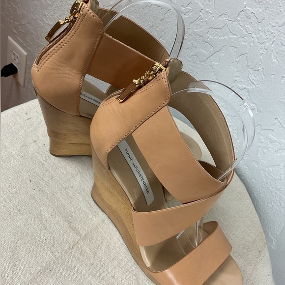 Women’s Diane Von Furstenberg Sunny Leather Wedge Sandal Natural Neutral Sz 7.5 - Picture 9 of 16